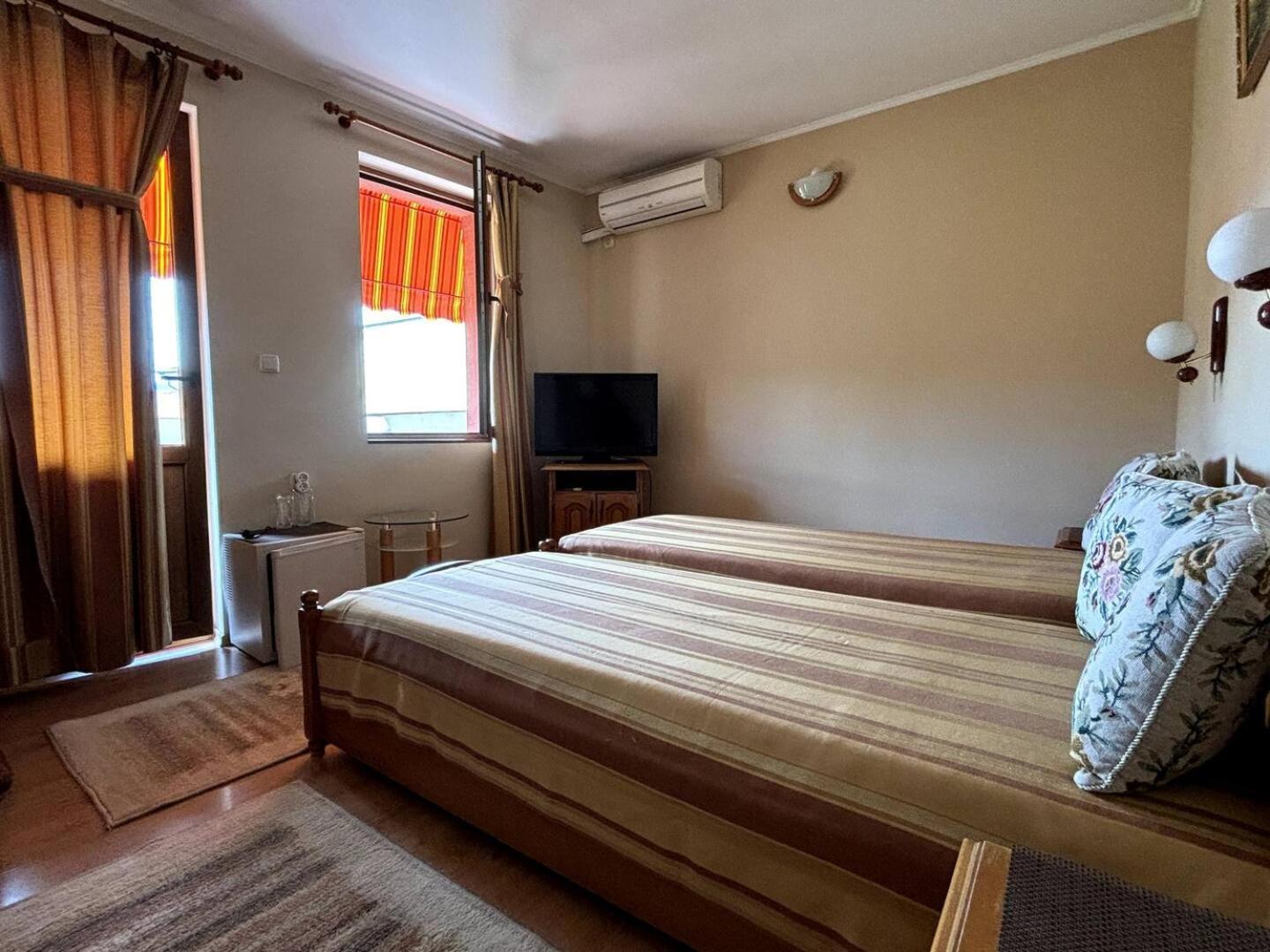 Hotel Rai Trjavna Kültér fotó