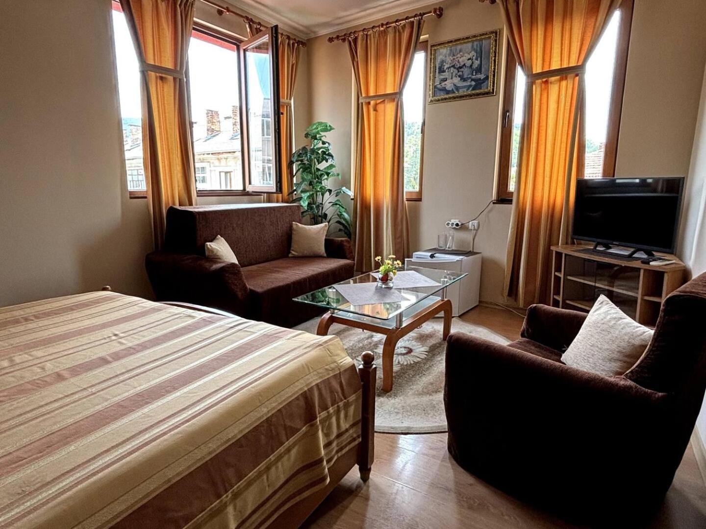 Hotel Rai Trjavna Kültér fotó