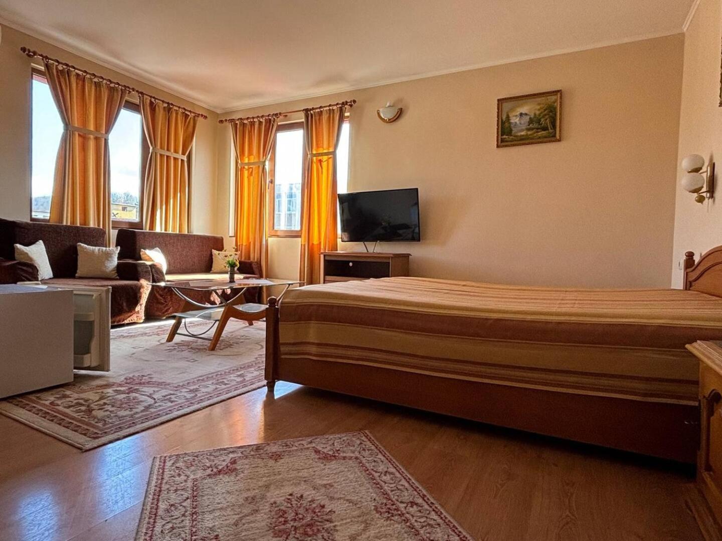 Hotel Rai Trjavna Kültér fotó