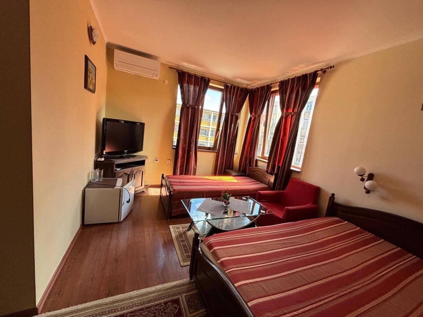 Hotel Rai Trjavna Kültér fotó