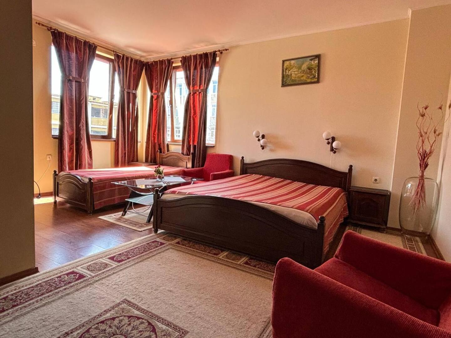 Hotel Rai Trjavna Kültér fotó