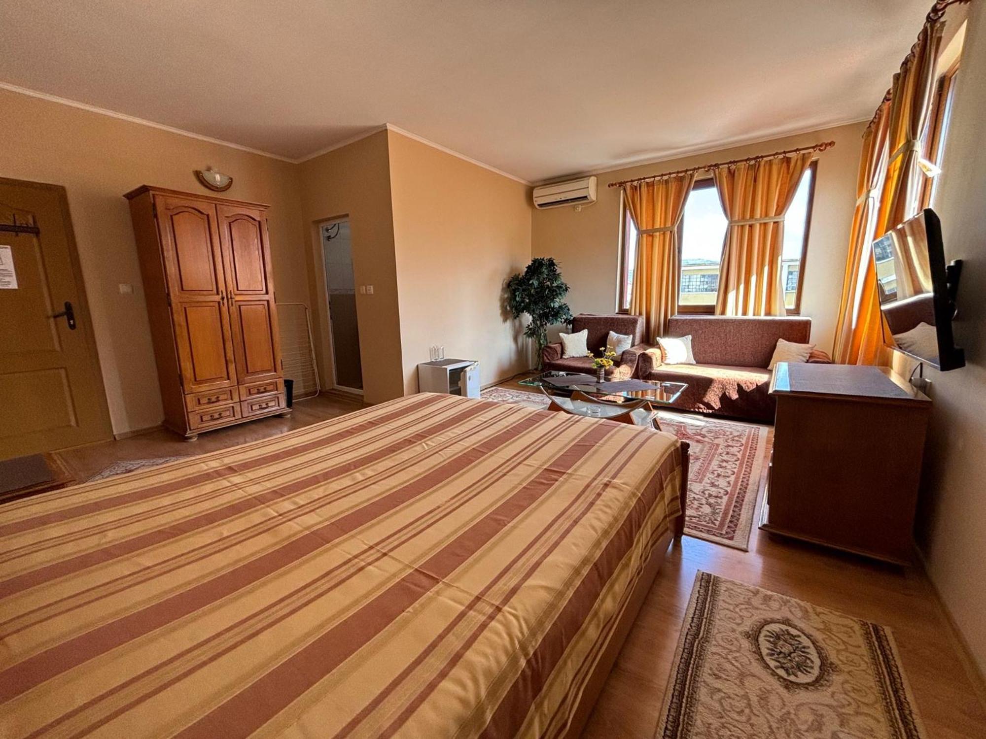 Hotel Rai Trjavna Kültér fotó